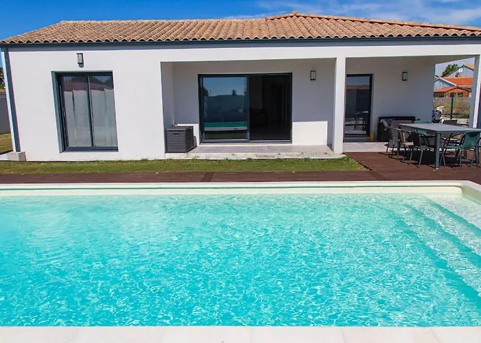 Avec Piscine Chauffée Trois